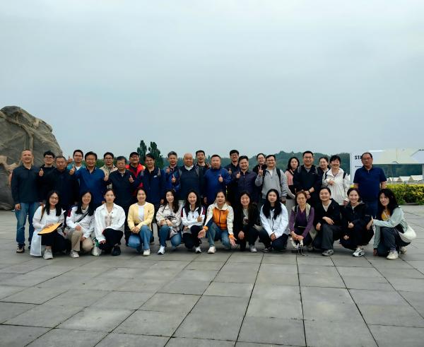 躍動春光，共赴夏至 ——中國農(nóng)墾經(jīng)濟發(fā)展中心組織開展春游暨職工健步走活動